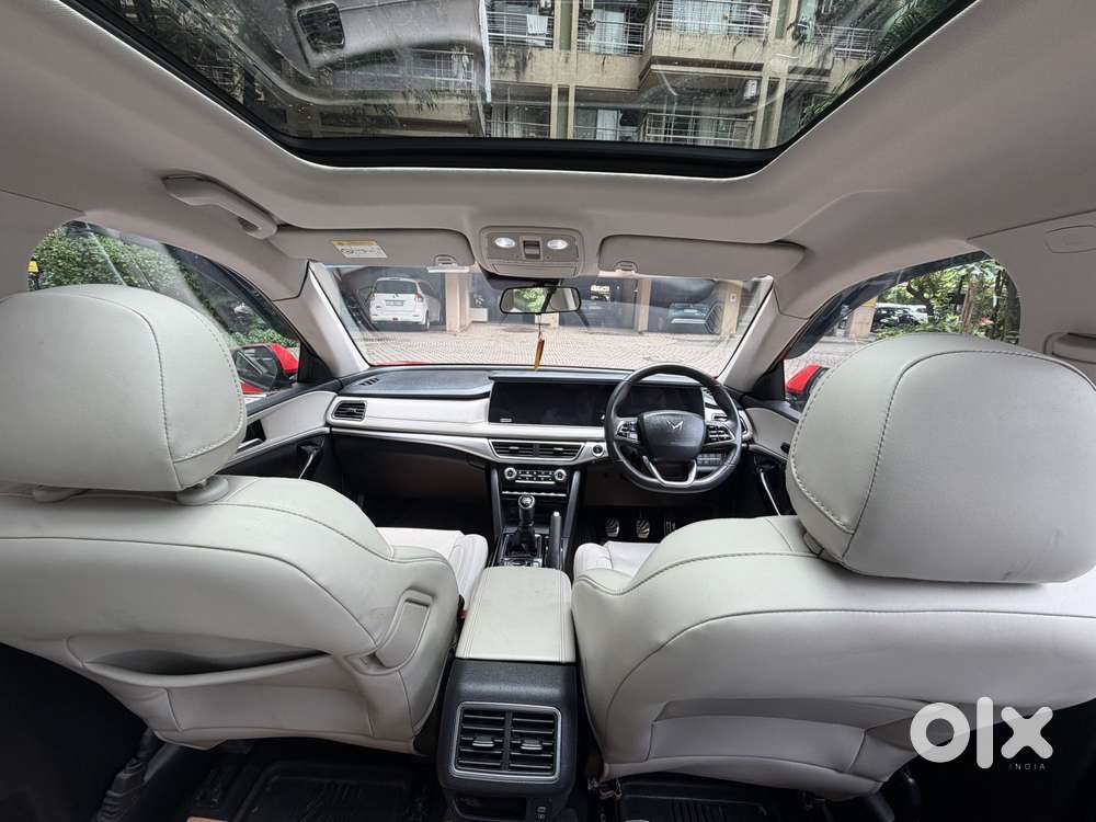 Mahindra Xuv700 2.0 Ax 7 Petrol Mt Str, 2022, Petrol