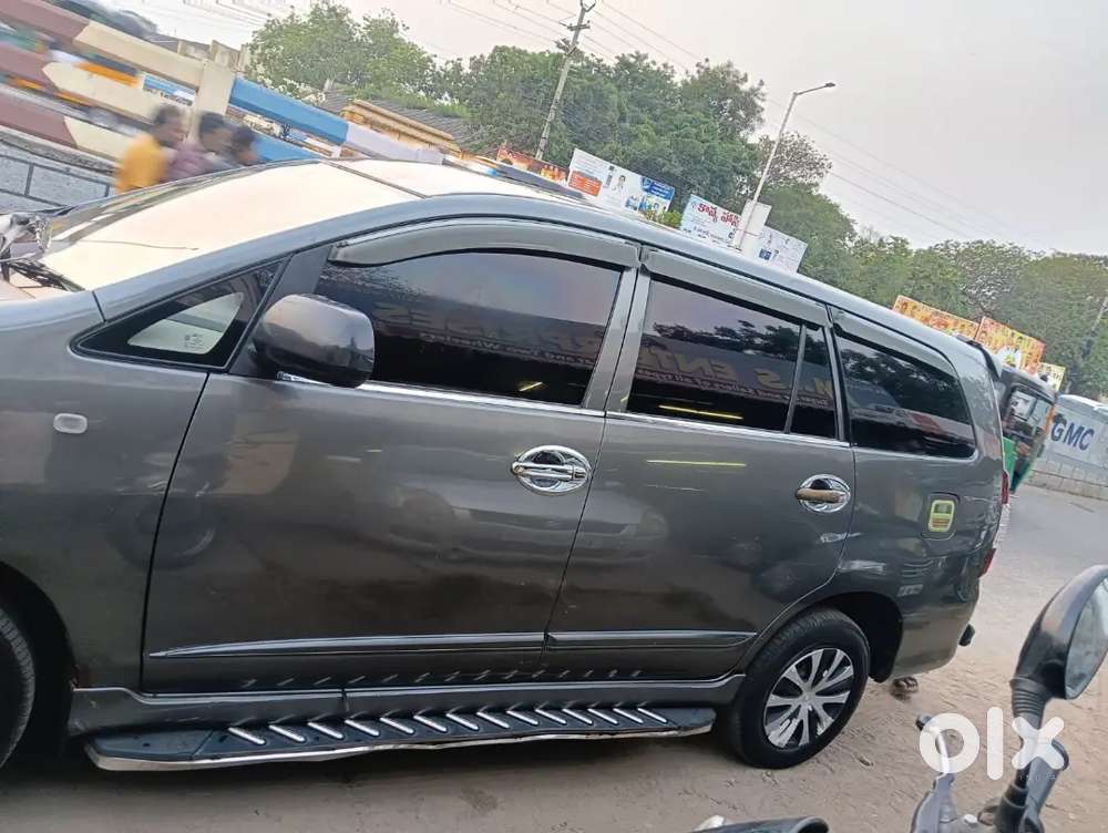 Toyota Innova 2013 Petrol Well Maintained