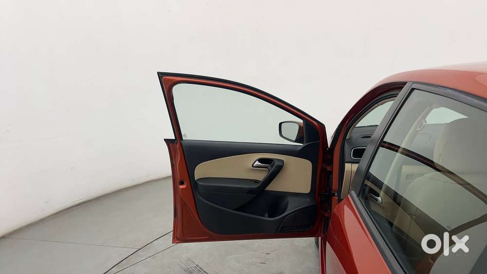 Volkswagen Polo Petrol Highline 1.2l, 2015, Petrol