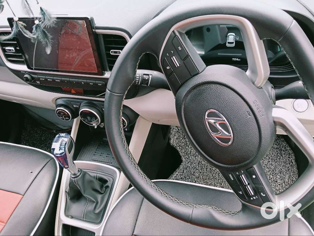 Hyundai Venue 2024 Petrol 9000 Km Driven