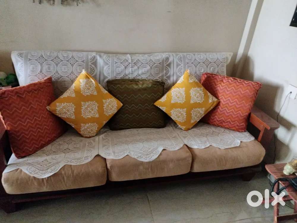 SOFA 5 seater, with extra cushion covers, will give a cozy vibes
