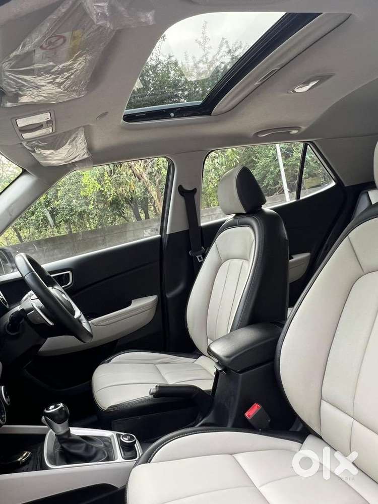Hyundai Venue 2022 Petrol Well Maintained