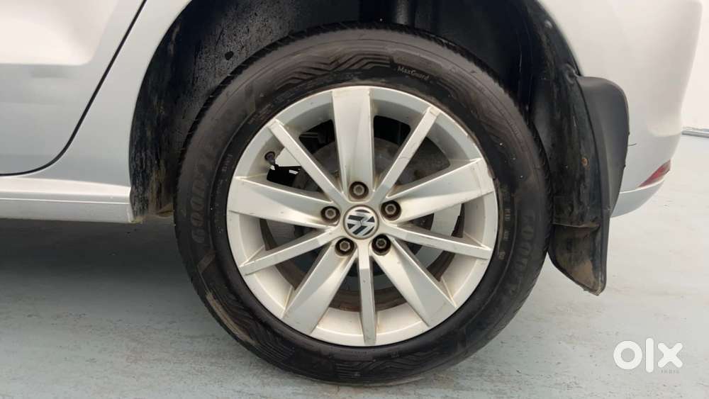 Volkswagen Polo Petrol Highline 1.2l, 2015, Petrol