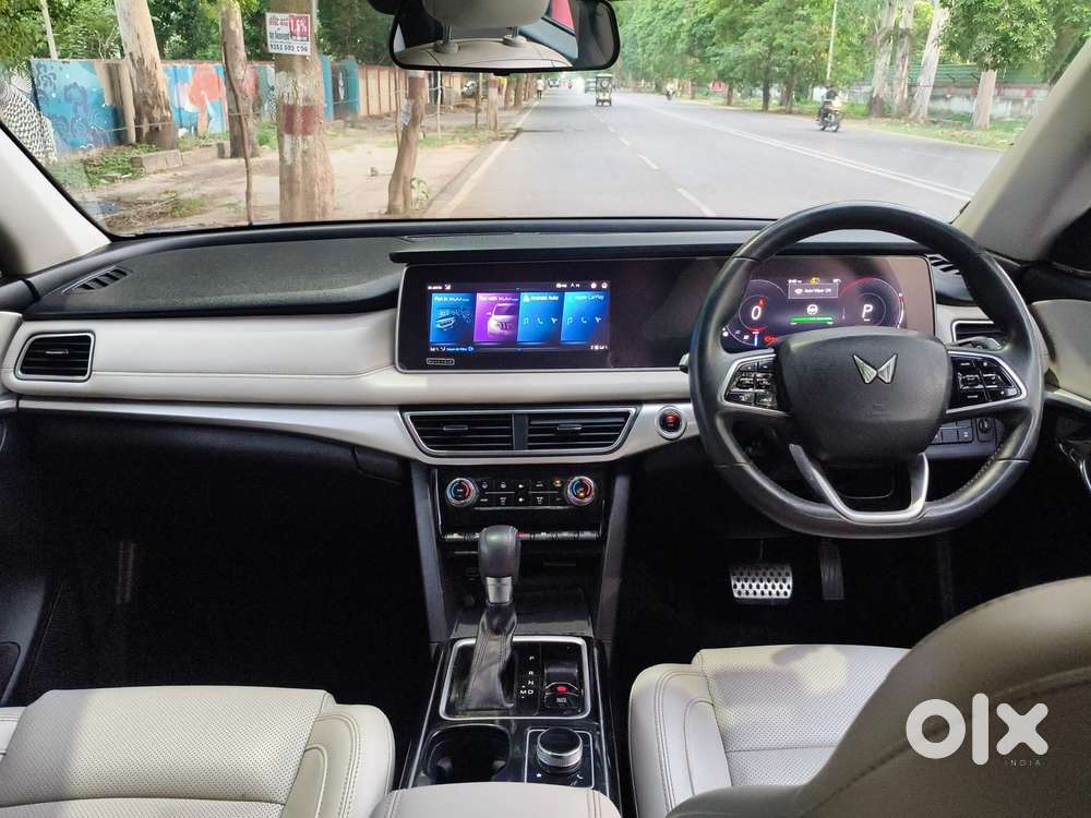 Mahindra Xuv700 2.2 Ax 7 Diesel At Luxury Pack Str Awd, 2022, Diesel