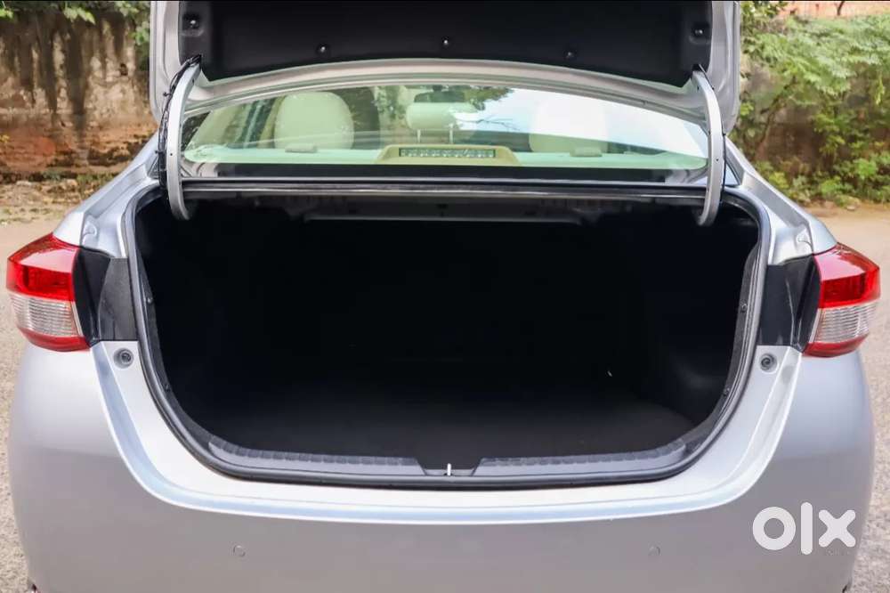 Toyota Yaris J Cvt, 2020, Petrol