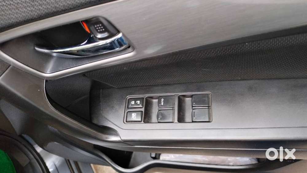 Maruti Suzuki Brezza Zxi Plus At, 2019, Diesel