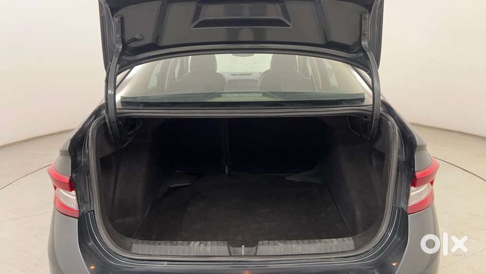 Skoda Slavia Style 1.0l Tsi Mt, 2023, Petrol