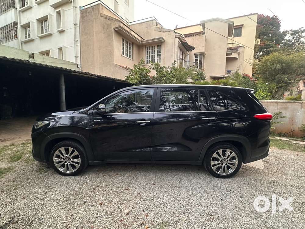 Toyota Innova Hycross 2023
