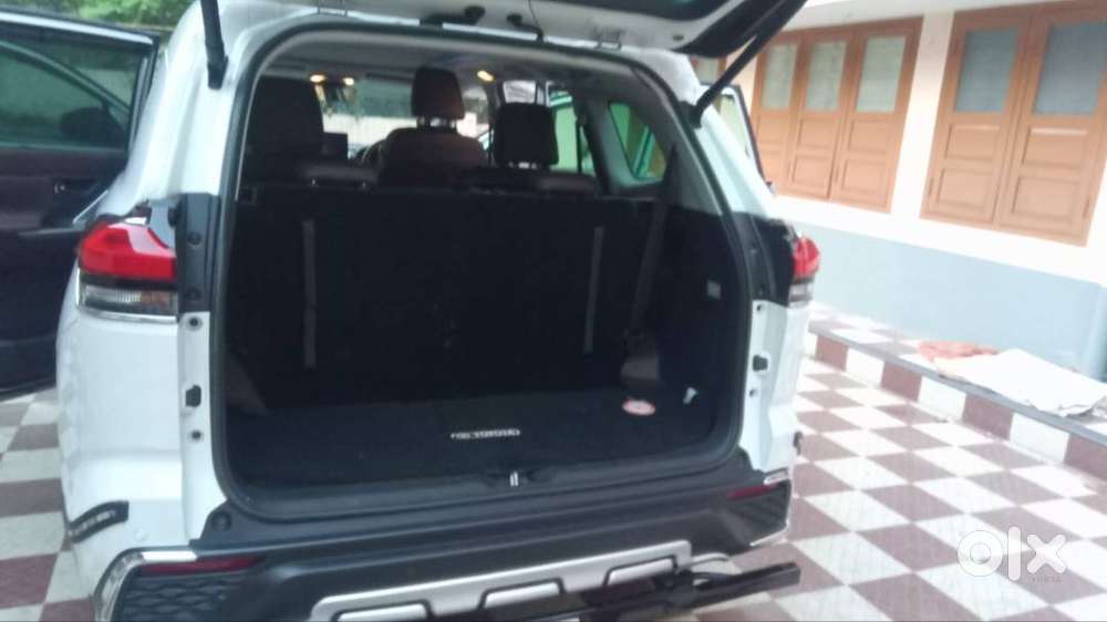 Innova Hycross Hybrid 7 Seater 3