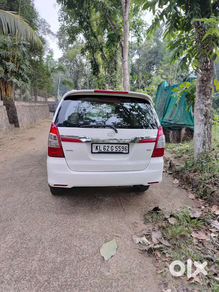 Toyota Innova 2.5 G  Re-registered (kl-62)