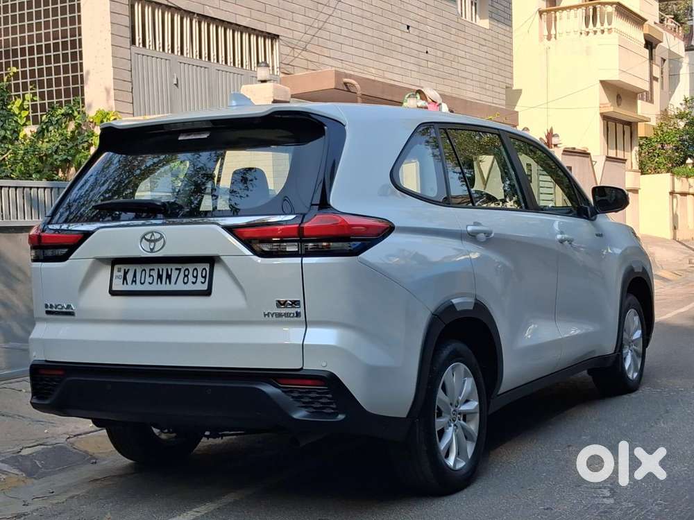 Toyota Innova Hycross 2.0 Vx (o) Hybrid 7 Str, 2025, Petrol