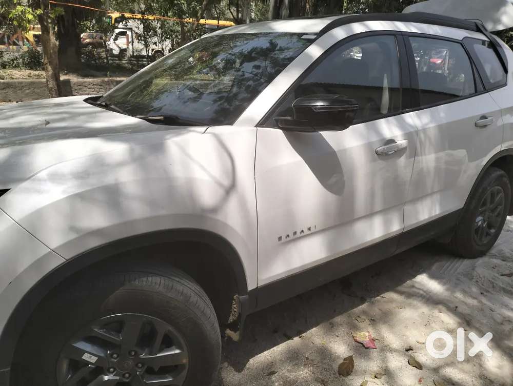 Excellent Condition White Safari With Sunroof Alloys Voice Recognition