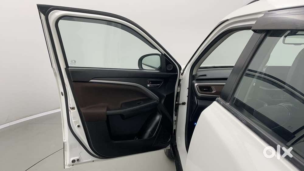 Maruti Suzuki Brezza 1.5 Zxi At Smart Hybrid Dual Tone, 2023, Petrol