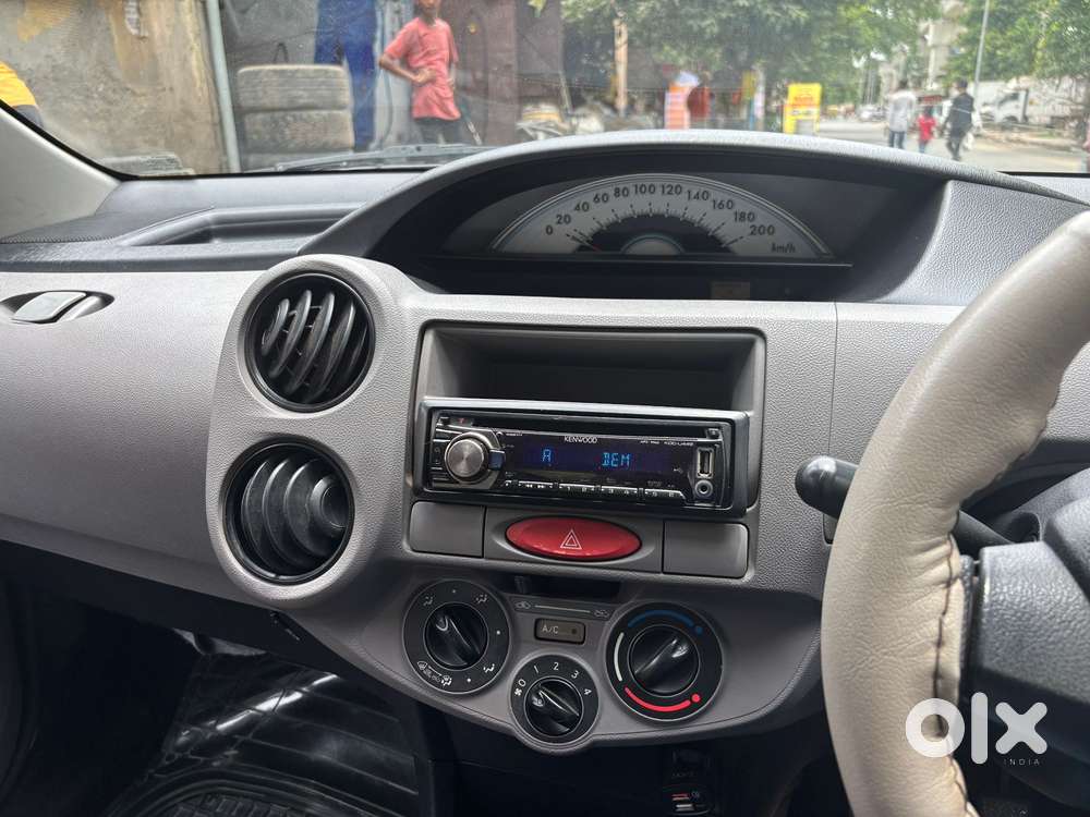 Toyota Etios Liva 2011-2012 G, 2011, Petrol