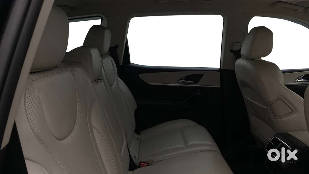 Mahindra Xuv700 2.2 Ax 7 Diesel Mt Luxury Pack Str, 2024, Diesel