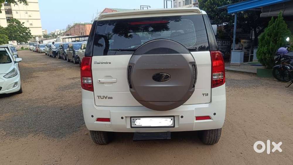 Mahindra Tuv 300 T10, 2018, Diesel