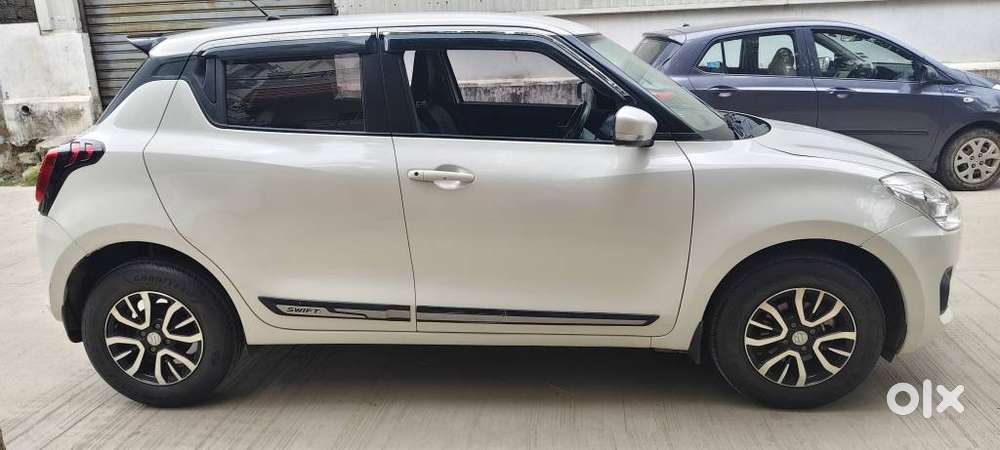 Maruti Suzuki Swift Vxi + Manual, 2022, Petrol