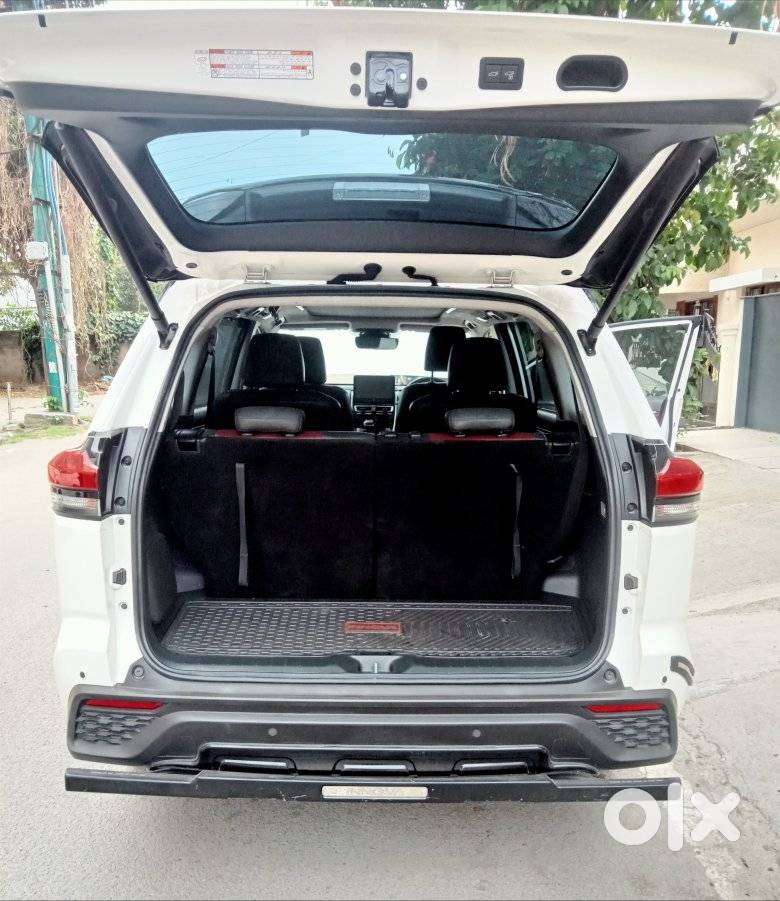 Toyota Innova Hycross 2.0 Zx (o) Hybrid 7 Str, 2025, Petrol