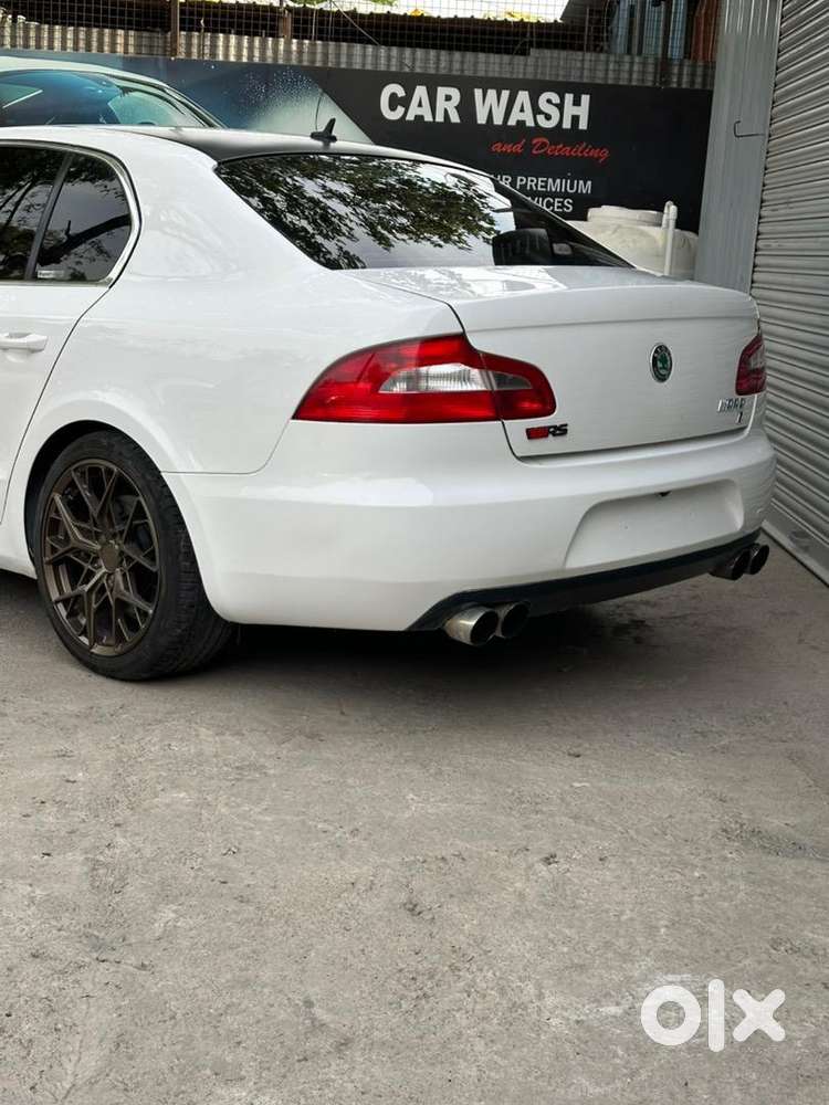 Skoda Superb 2010 Petrol 75000 Km Driven