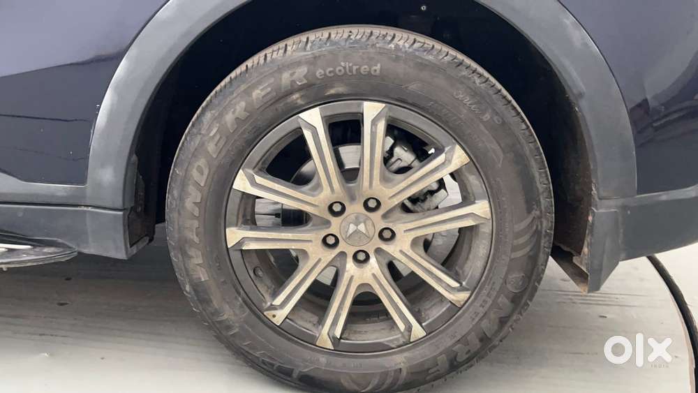 Mahindra Xuv700 2.2 Ax 7 Diesel At Luxury Pack Str Awd, 2022, Diesel