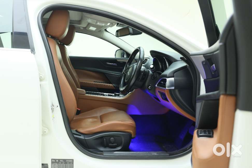 Jaguar Xe Portfolio, 2018, Petrol