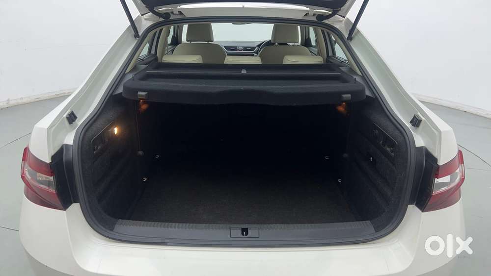 Skoda Superb [ ] 1.8 Style Tsi At, 2019, Petrol