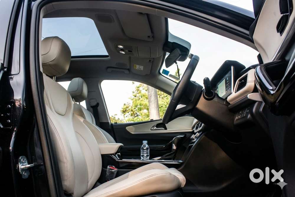 Mahindra Xuv700 2.0 Ax 7 Petrol At Luxury Pack Str, 2024, Petrol