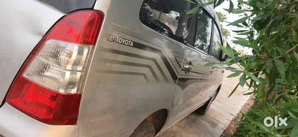 Toyota Innova Hycross 2010 Diesel 190000 Km Driven