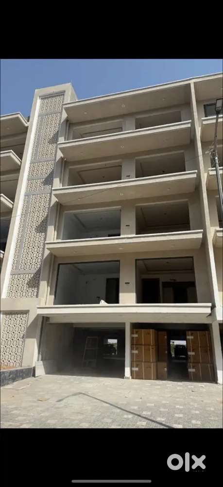 Showroom on rent in dhakoli peermucalla