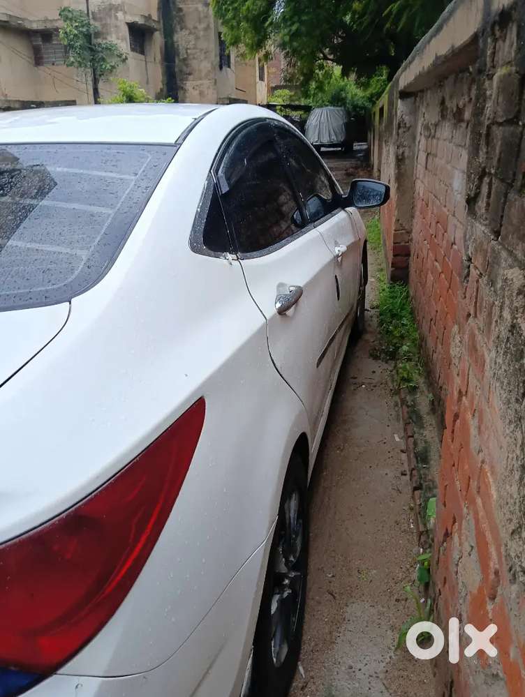 Hyundai Fluidic Verna 2012 Diesel 140000 Km Driven