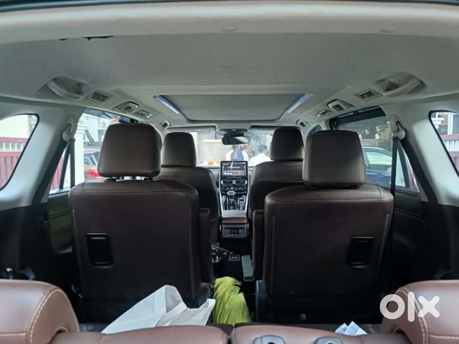 Toyota Innova Hycross 2.0 Zx Hybrid 7 Str, 2025, Petrol