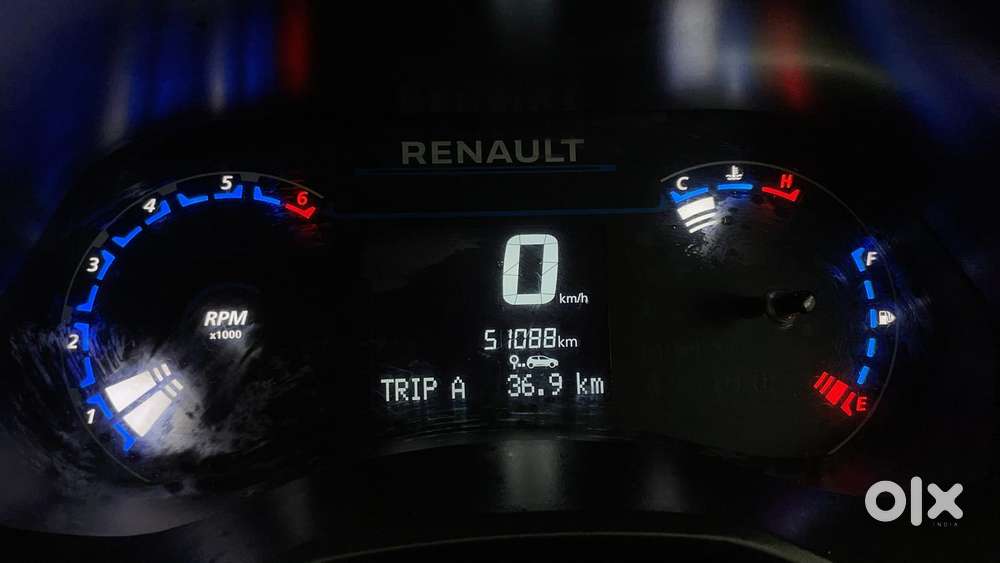 Renault Triber Rxz, 2023, Petrol