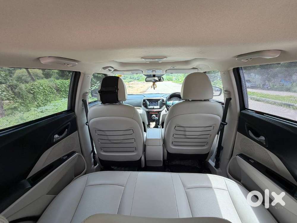 Mahindra Xuv300 W8 Diesel  Single Owner  52k Km  Sunroof  Excellen