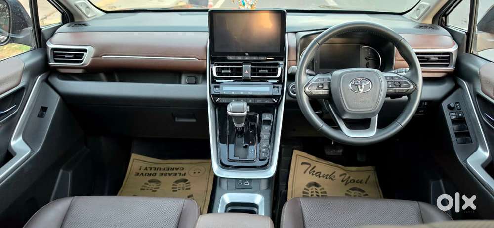 Toyota Innova Hycross