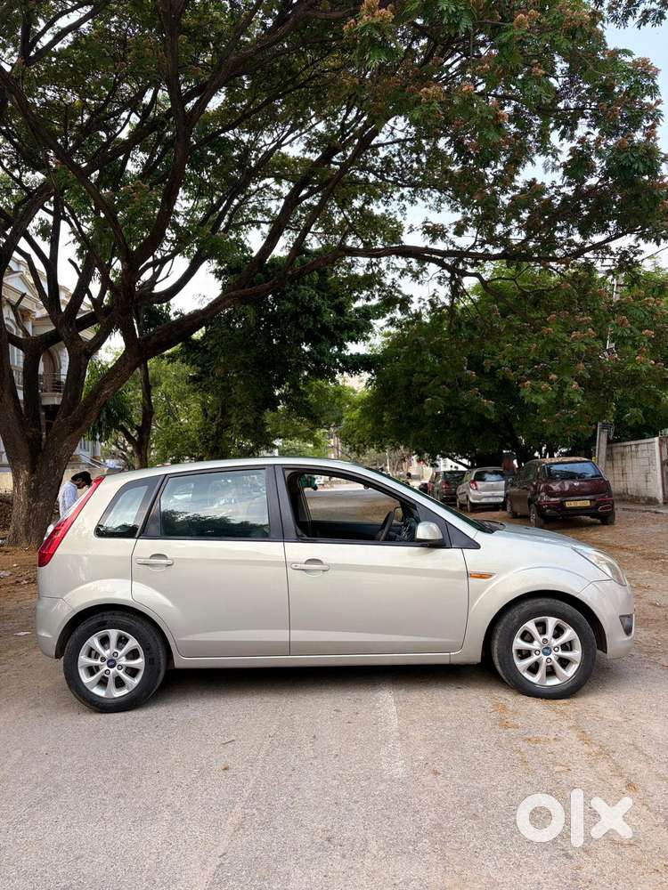 Ford Figo 2010-2012 Petrol Titanium, 2012, Petrol