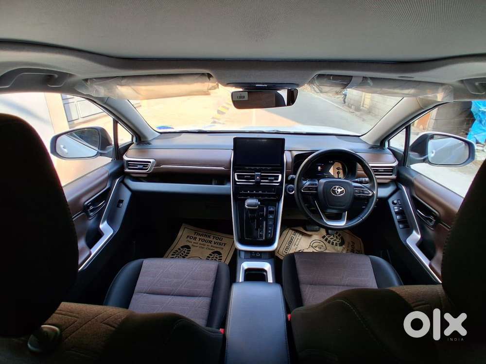 Toyota Innova Hycross 2.0 Vx (o) Hybrid 8 Str, 2025, Petrol