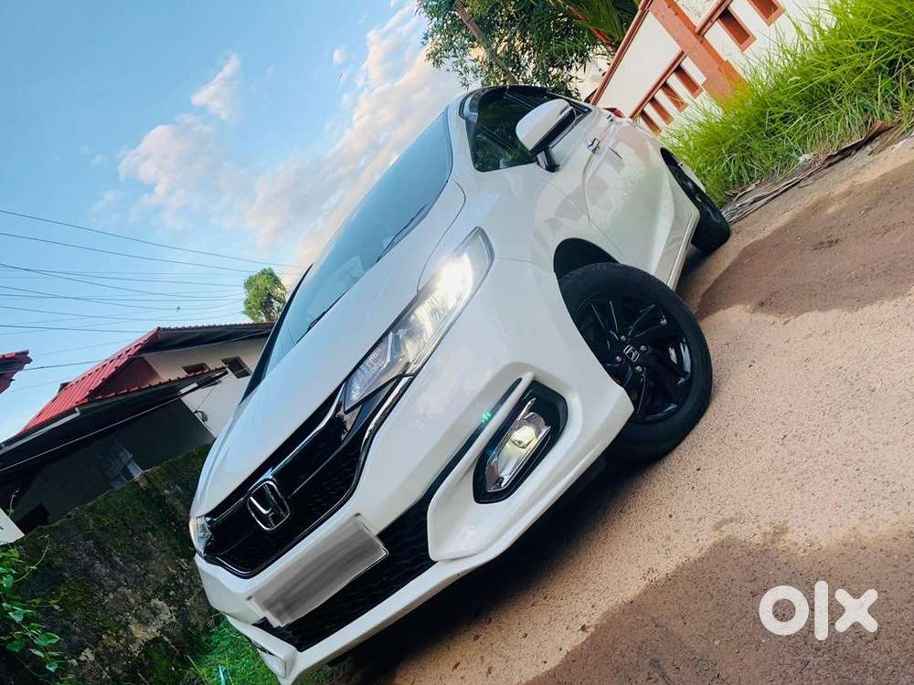2020 Honda Jazz Zx Cvt Top Model  Sunroof  White  Well Maintained