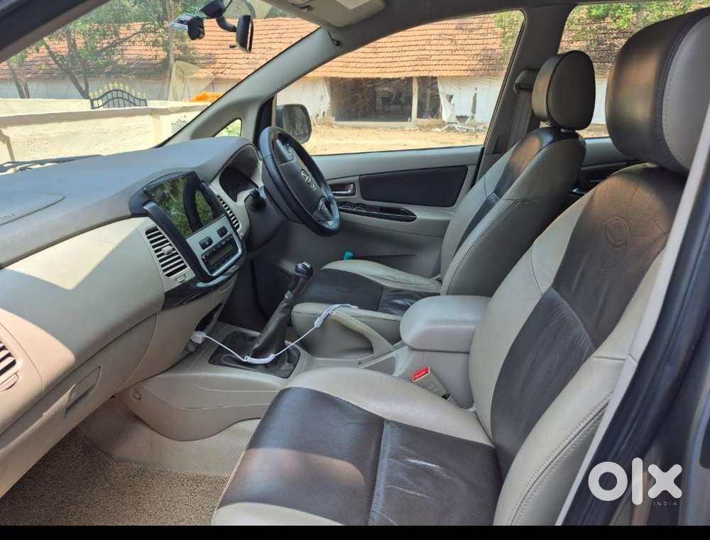 Toyota Innova 2.5 Z Diesel 7 Seater Bs Iv, 2014, Diesel