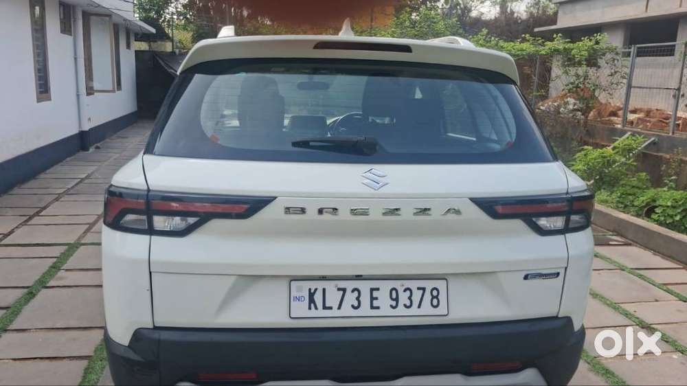 Well Maintained Low Km Driven Good Condition Breeza Automatice