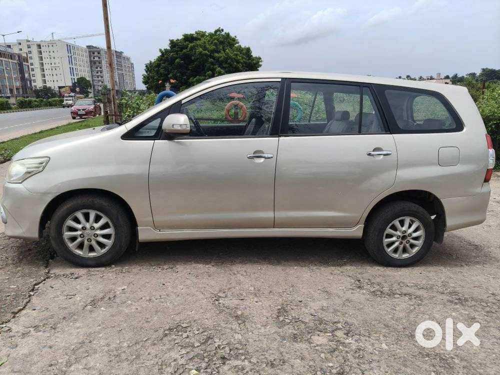 Toyota Innova 2.5 Vx (diesel) 8 Seater Bs Iv, 2014, Diesel