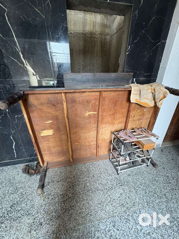 Single takat 4/6 with mattress , Center table ,  washing mashine ,