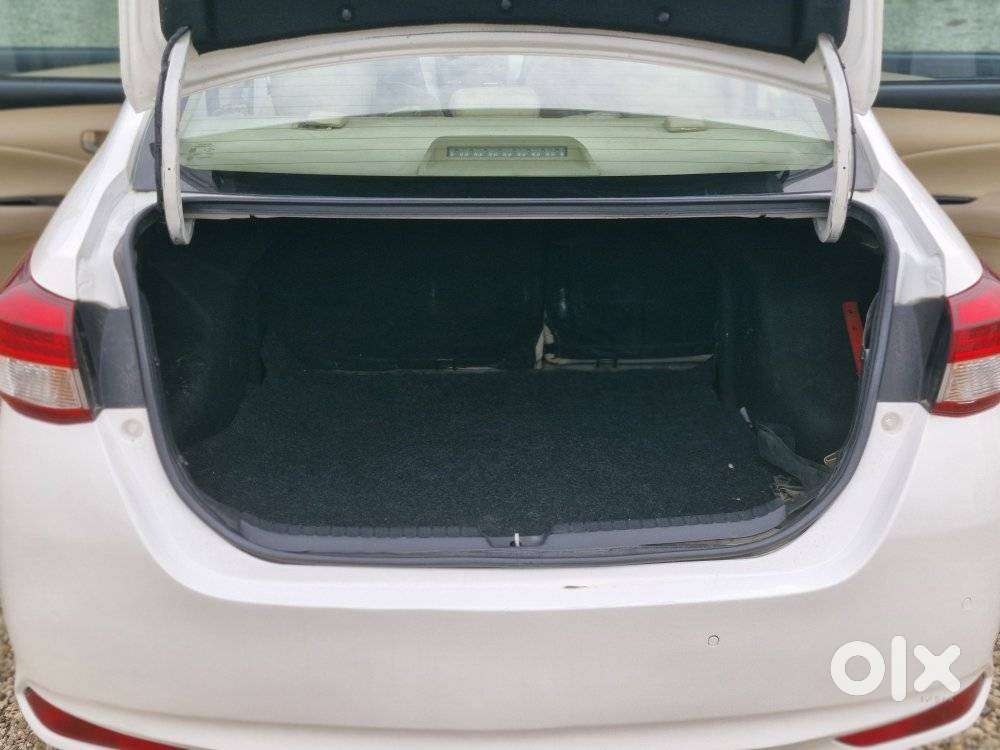 Toyota Yaris V Cvt, 2018, Petrol