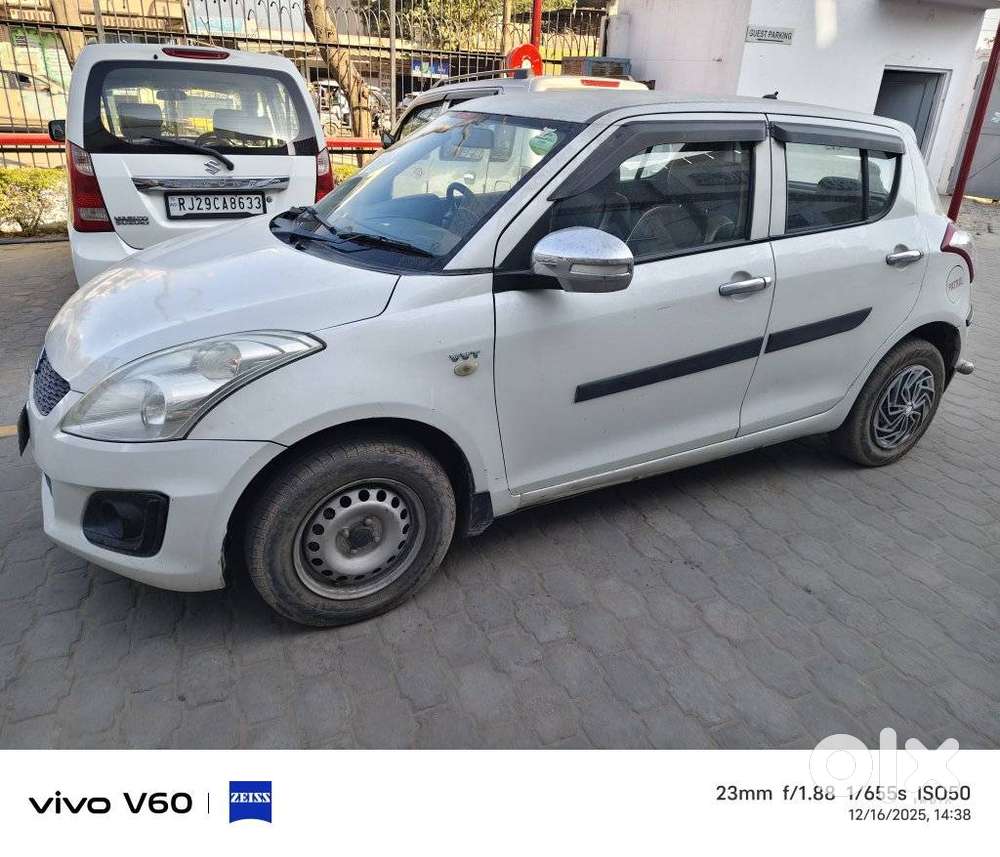 Maruti Suzuki Swift Lxi Optional-o, 2016, Petrol