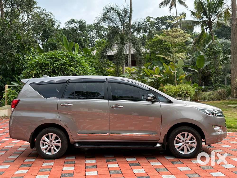 Toyota Innova Crysta 2.4 V 8 Str, 2017, Diesel