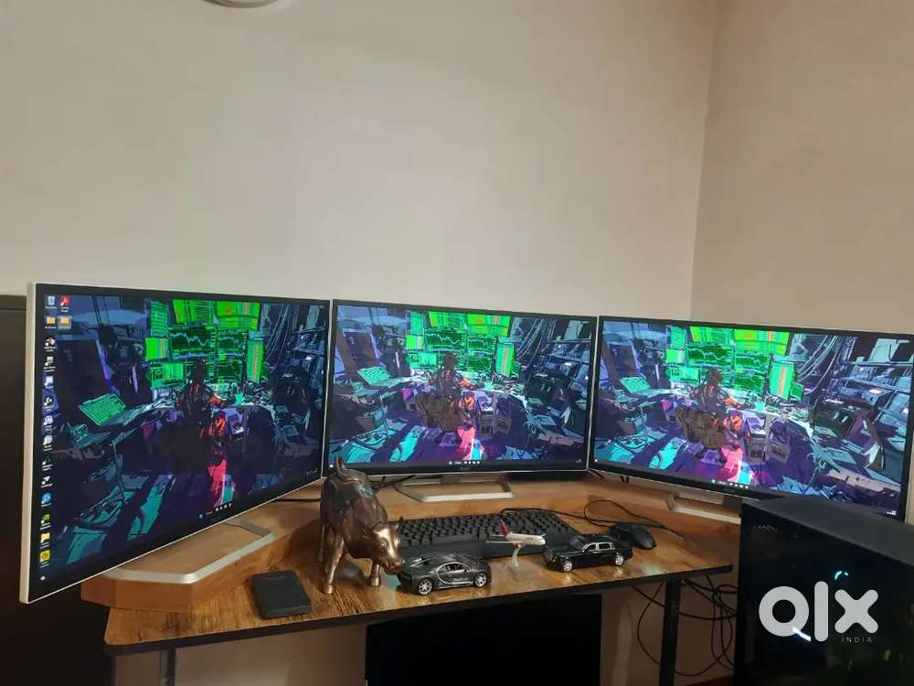 Trading PC With 3 Monitor Along With Trading accessory Bull Statue