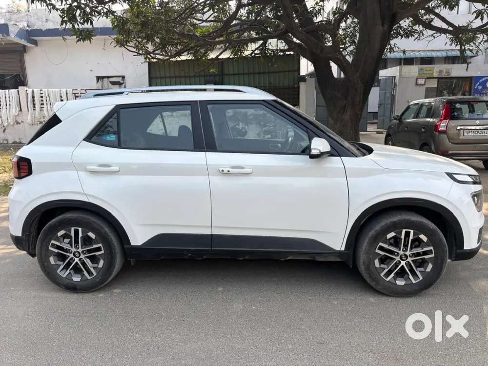 Hyundai Venue 2023 Diesel Well Maintained