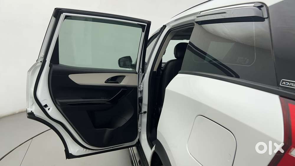 Mahindra Xuv700 2.2 Ax 5 Diesel At Str, 2023, Diesel