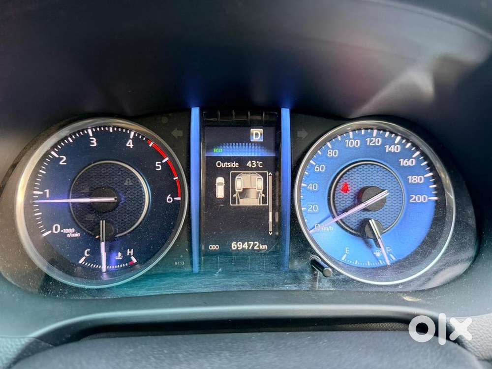 2022 Toyota Fortuner 4*4 At (black Crystalline Shine)