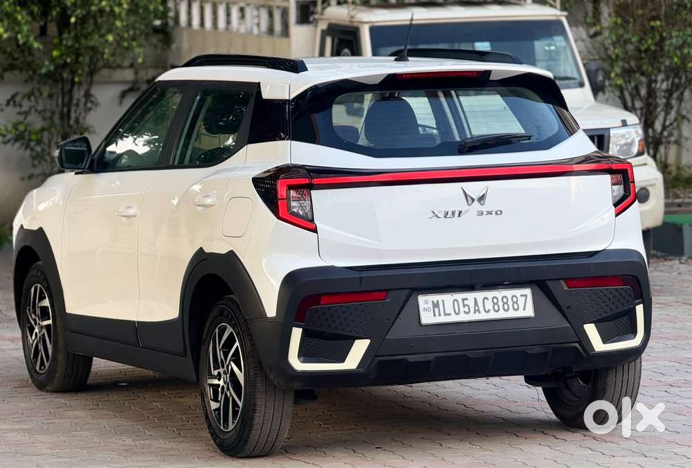 Mahindra Xuv 3xo Ax5 Pm Mt, 2024, Petrol