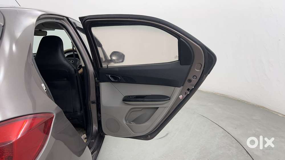 Tata Tiago 1.2 Revotron Xt, 2017, Petrol
